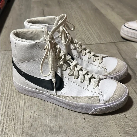 Nike White and Black Ankle Boots - Picture 1 of 3